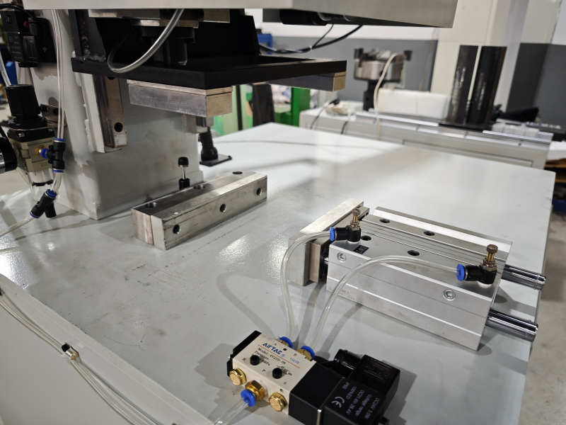 highly versatile, capable of accommodating steel frame components with a wide variety of cross-sectional profiles