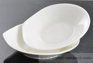 Sovra insalata di dessert bianco super puro ciotola ovale