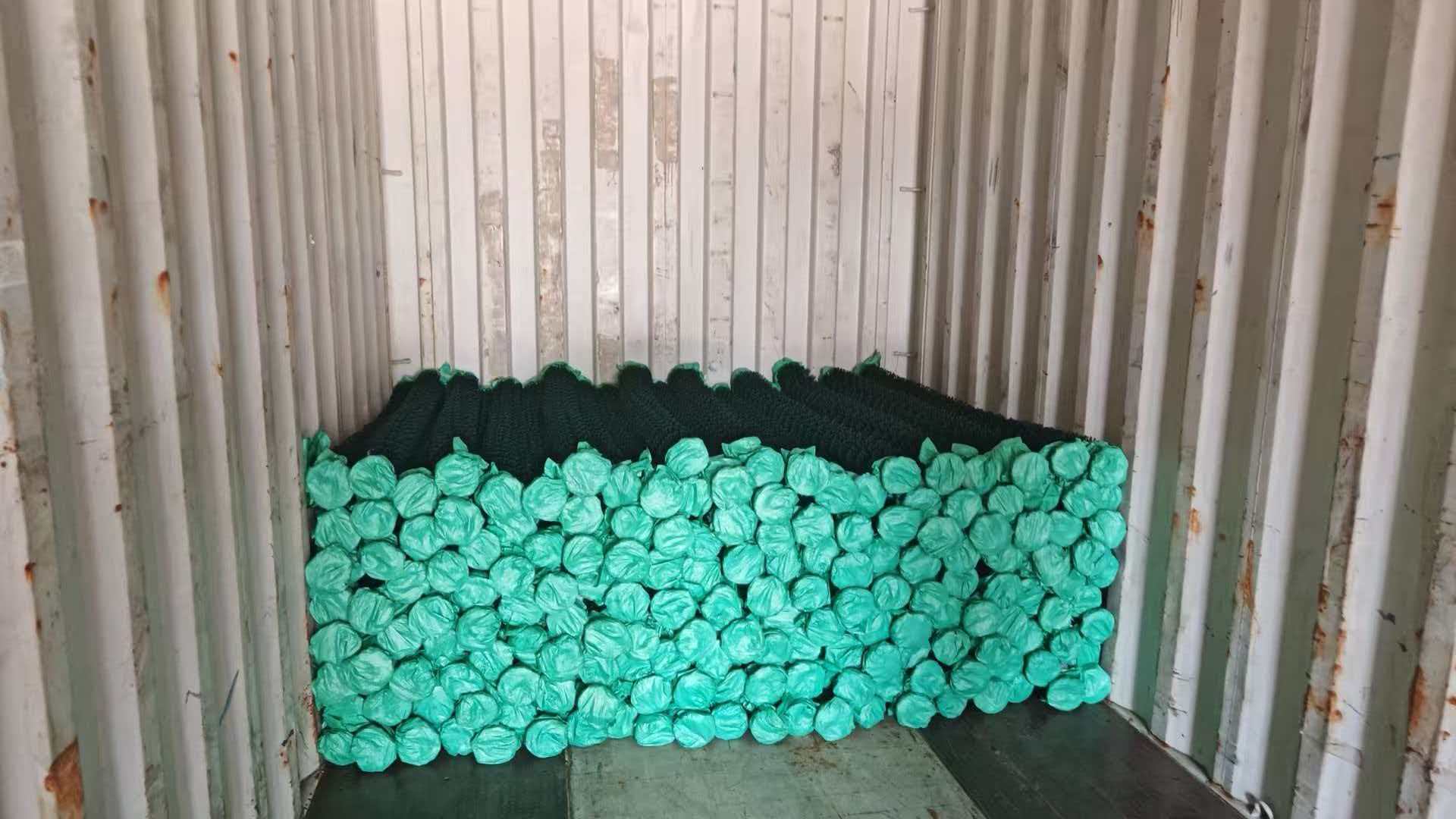 green chian link mesh loading