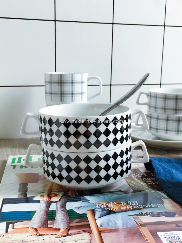 Attractive Contemporary Black and White Soup Bowl