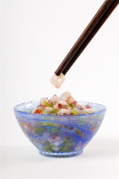 おいしい味付けされた沸騰したタコとわさび