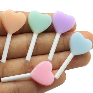 Nuevo color claro Mini corazón caramelo piruleta en forma de Flatback Resinas Cabochon DIY artículos de juguete para niños encantos hechos a mano