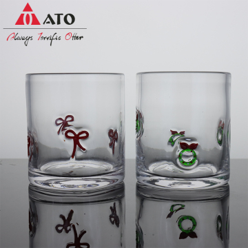 Weihnachtsweingläser im klassischen Design, transparenter Glasbecher