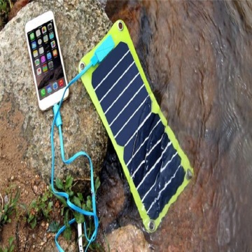 Single-board solar charger