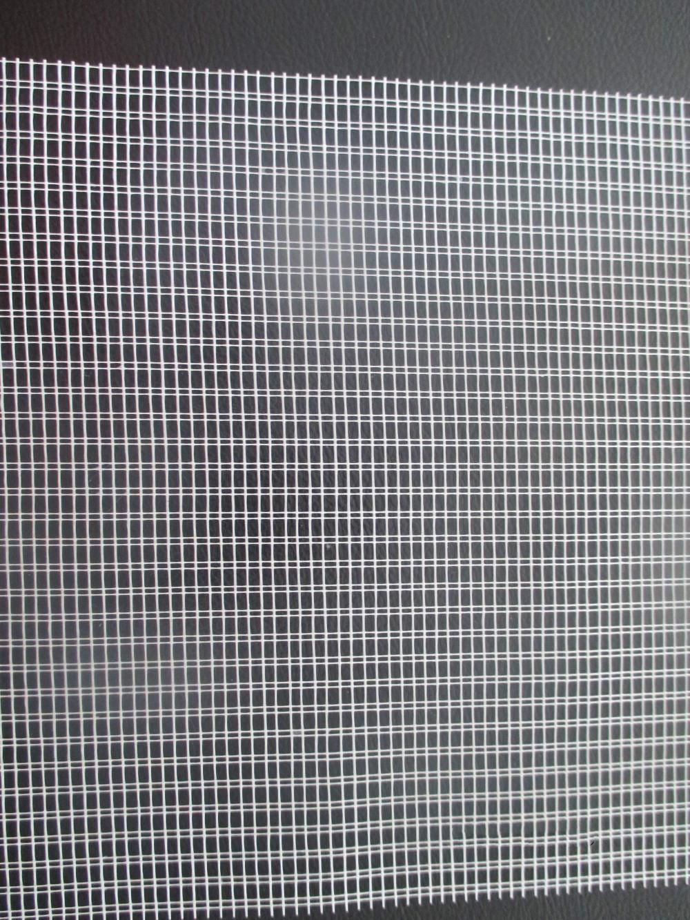 Mesh à fibre de verre GM-7-7, taille du maillage est de 3,5 mm x 2 mm.