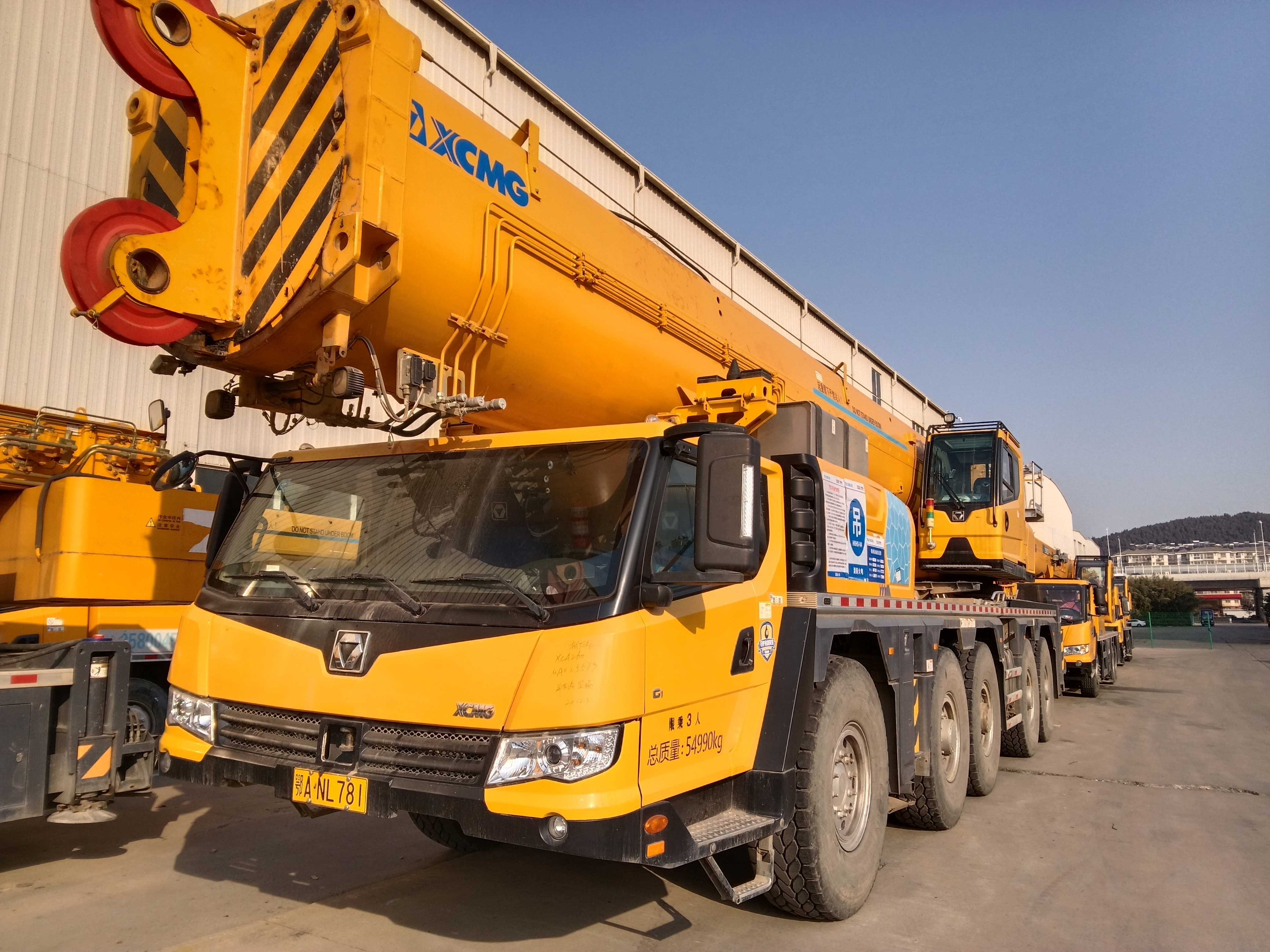 the-overall-appearance-of-the-2021-year-used-crane-xca260