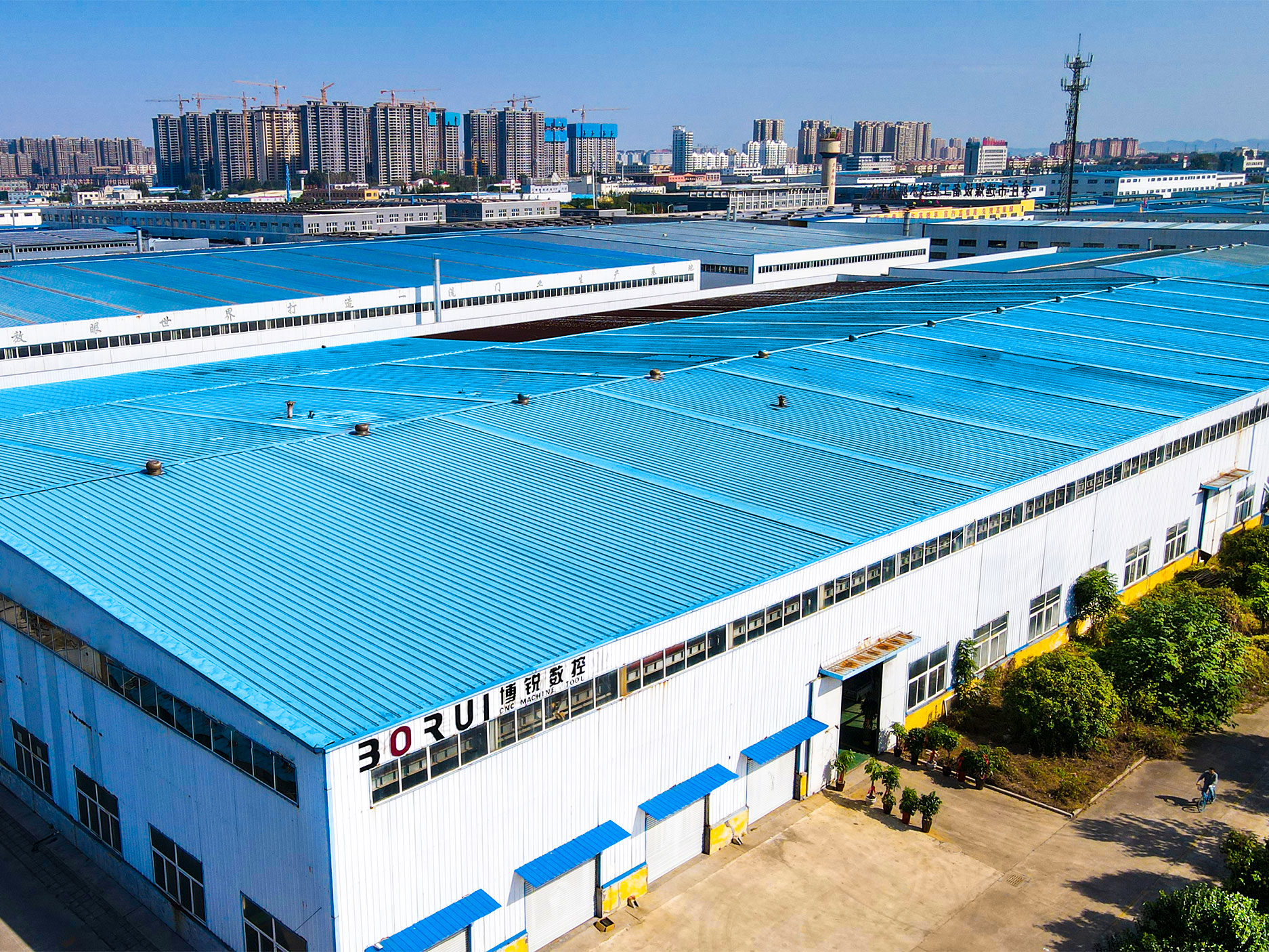 The new factory is put into production! CNC milling machine, machining center, vertical CNC lathe.