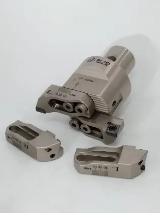 Rough boring head for shipbuilding industry