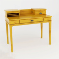 Bureau d'ordinateur en bois jaune et rouge avec huche