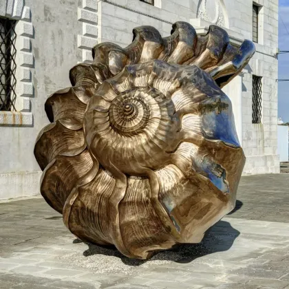 Creative outdoor bronze polishinglarge shell sculpture garden shell sculpture