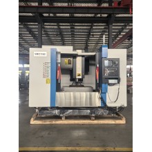 High precision vertical machining center