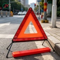 Segitiga Amaran Reflektif untuk Kerosakan Kenderaan