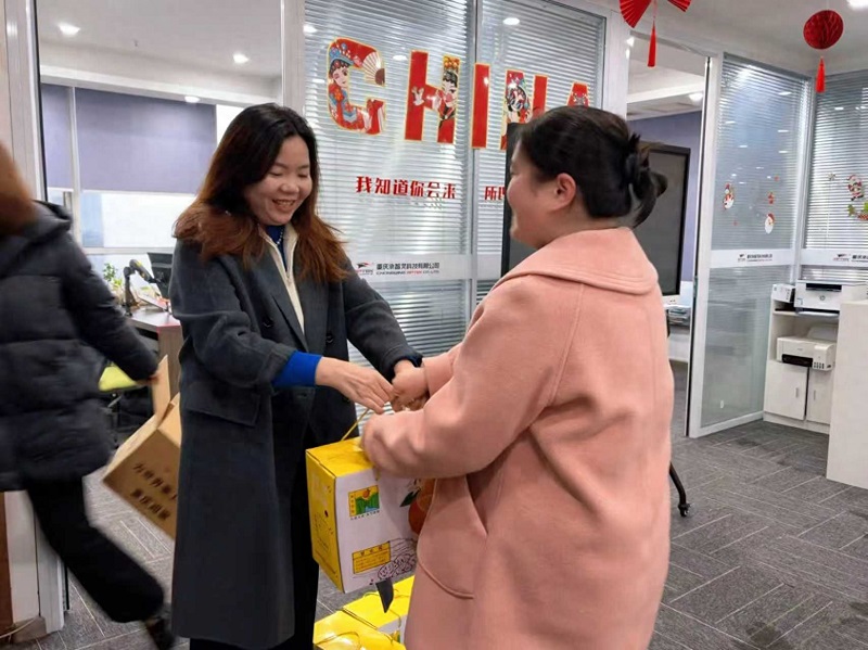 Overflowing with Love and Sweetness: Ziptek Chengzhihao General Manager Zhong Fengping Shares Hometown Specialty with Employees
