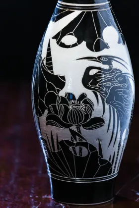 Black glaze flower picking white crane flower pattern plum vase