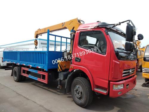 شاحنة شحن Dongfeng 5 طن/8 طن مع رافعة