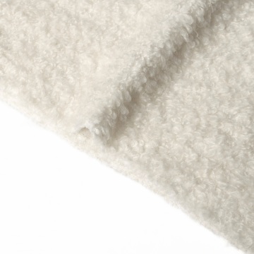 ຜ້າຖັກຂອງຂົນຂາວບໍລິສຸດທີ່ບໍລິສຸດສໍາລັບລະດູຫນາວ