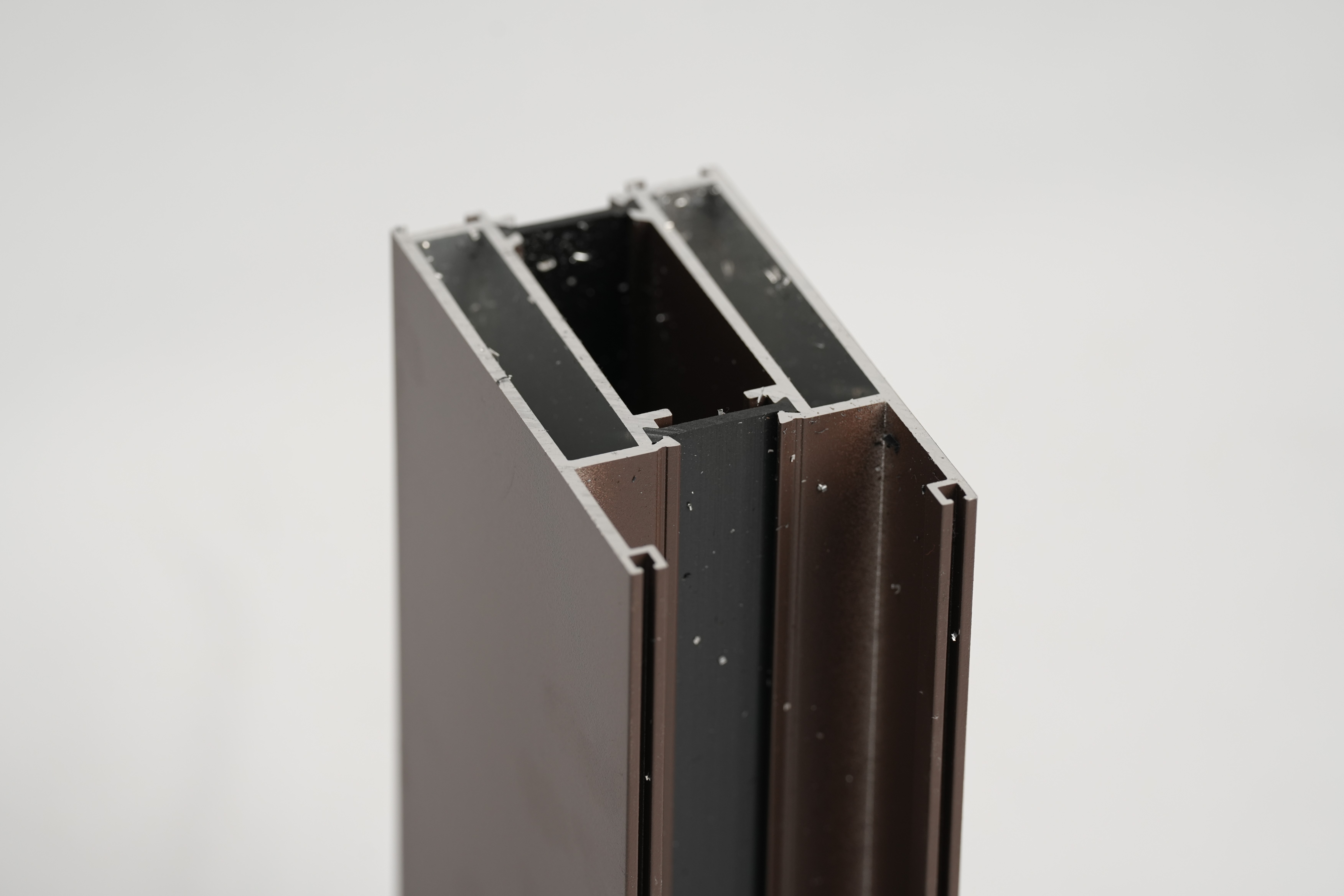 Thermal insulation profiles