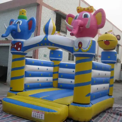 Outdoor Giant White Bouncy Castle: Welding PVC Tarpaulin Construction