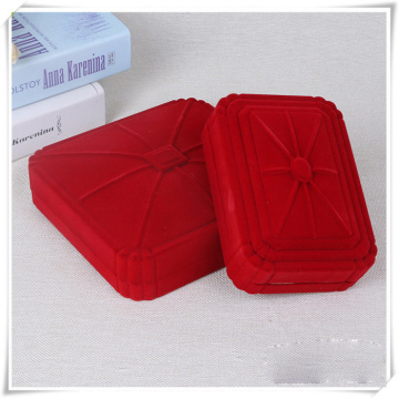 Красная коробка для упаковки ювелирных изделий