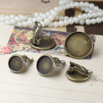 Antique bronze 300 pcs 12mm earrings clips with round cameo cabochon setting earrings base earring blanks