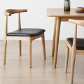เก้าอี้รับประทานอาหารไม้พนักพิงของ Nordic Simple