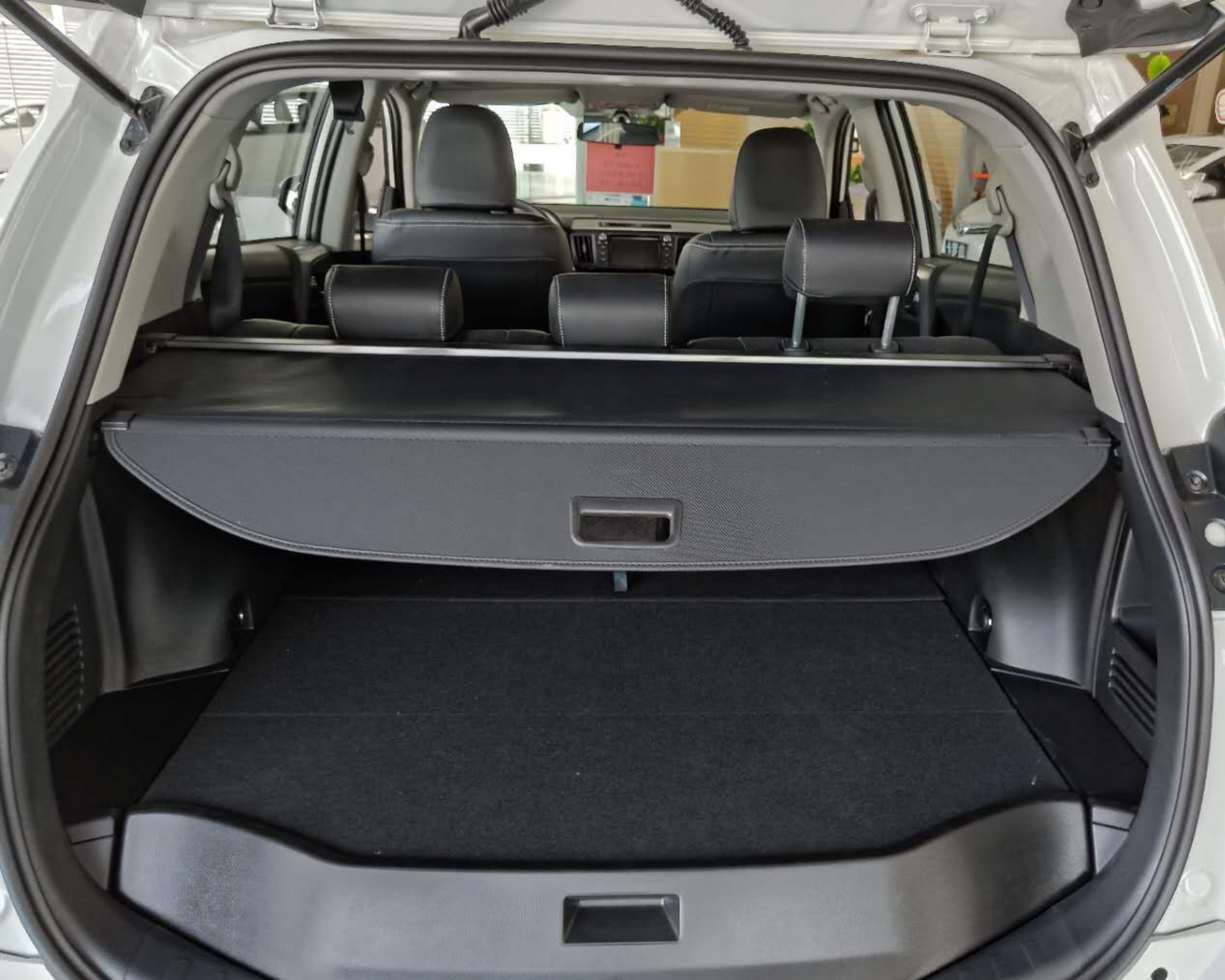 SUV Retractable Cargo Cover