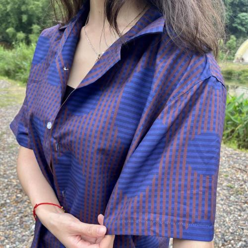 Chemise de couleur à carreaux bleu et violet