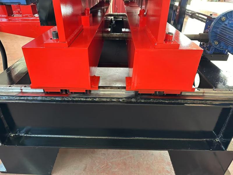Yiping automatic bridge cover forming machine (with reinforcement)