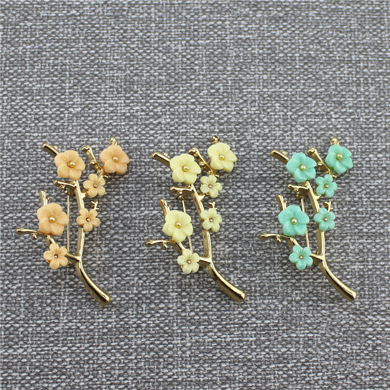 New European and American style autumn and winter beautiful fresh plum delicate fashion brooch female