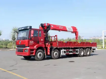 CLW 8x4 crane truck, diesel type crane truck