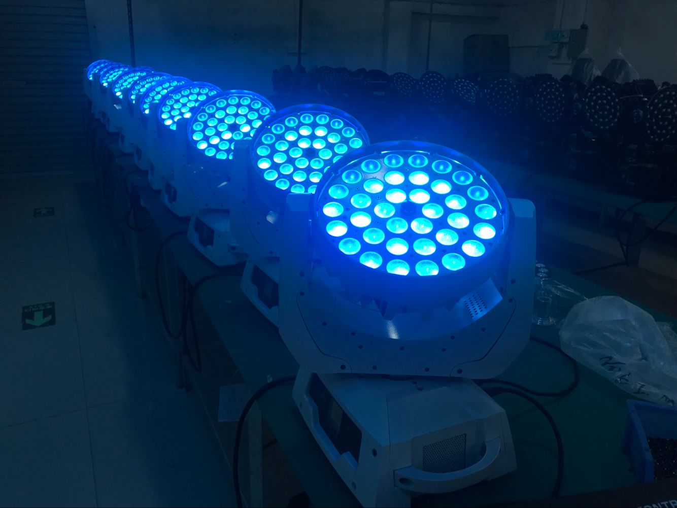 DJ -lampor RGBW 36x12W LED ZOOM MOVING LIGHT