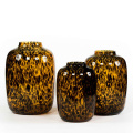 Леопардовая стеклянная ваза с пятнами