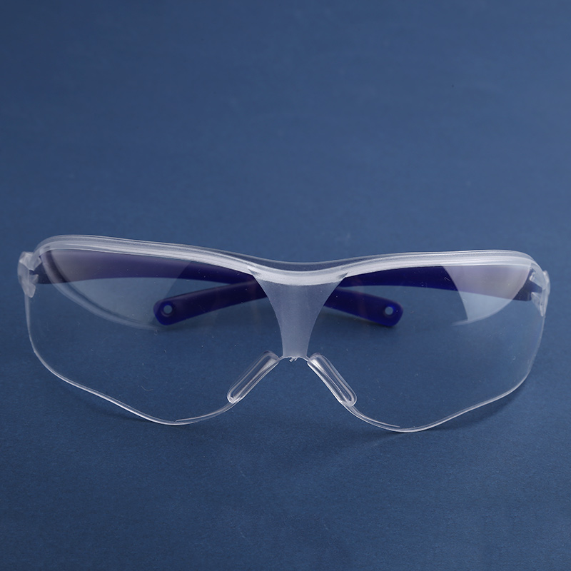 Anti-fog and anti-impact safety glasses