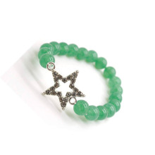 Bracelet de pierres précieuses d&#39;aventurine verte avec une étoile en alliage Diamante