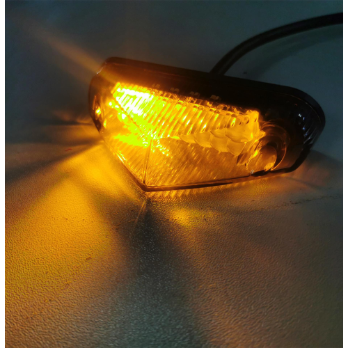 હોન્ડા યામાહા કસ્ટમ -ફ-રોડ મોટરસાયકલ માટે 12 વી યુનિવર્સલ રીઅર ફેંડર કૌંસ માઉન્ટ એલઇડી પૂંછડી લાઇટ બ્રેક લેમ્પ લાઇટ્સ