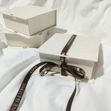 A1 Wholesale: Luxury Branded Custom Rigid Cardboard Gift Boxes