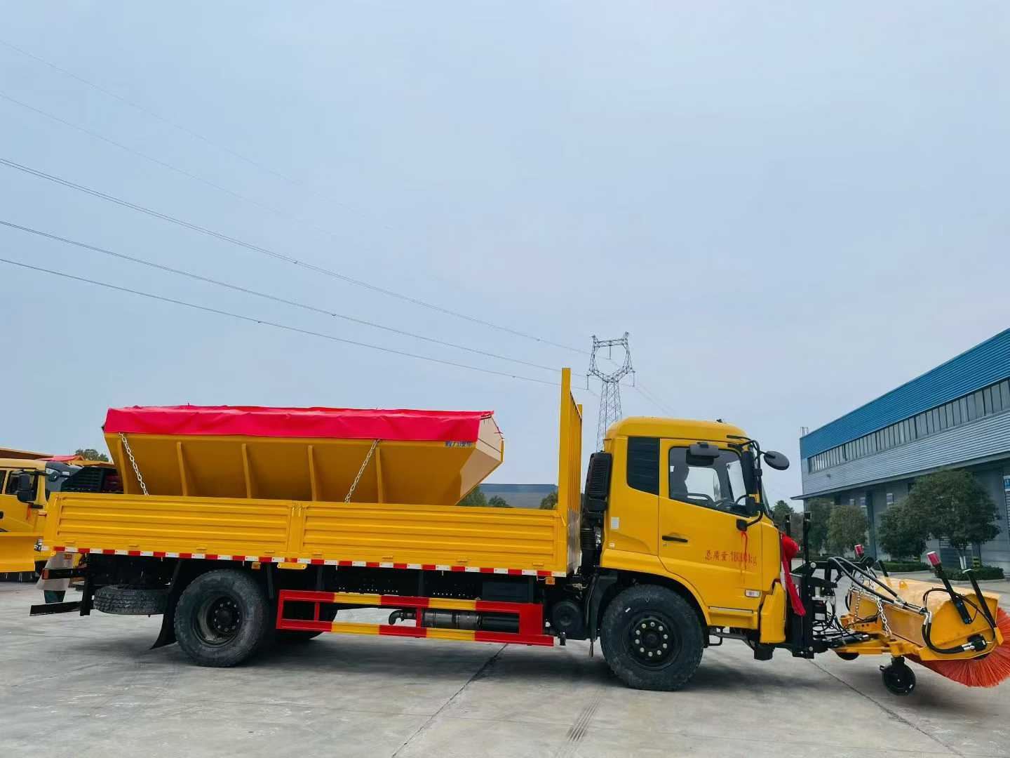 Snow Light Equipped Livestock Transport Vehicle