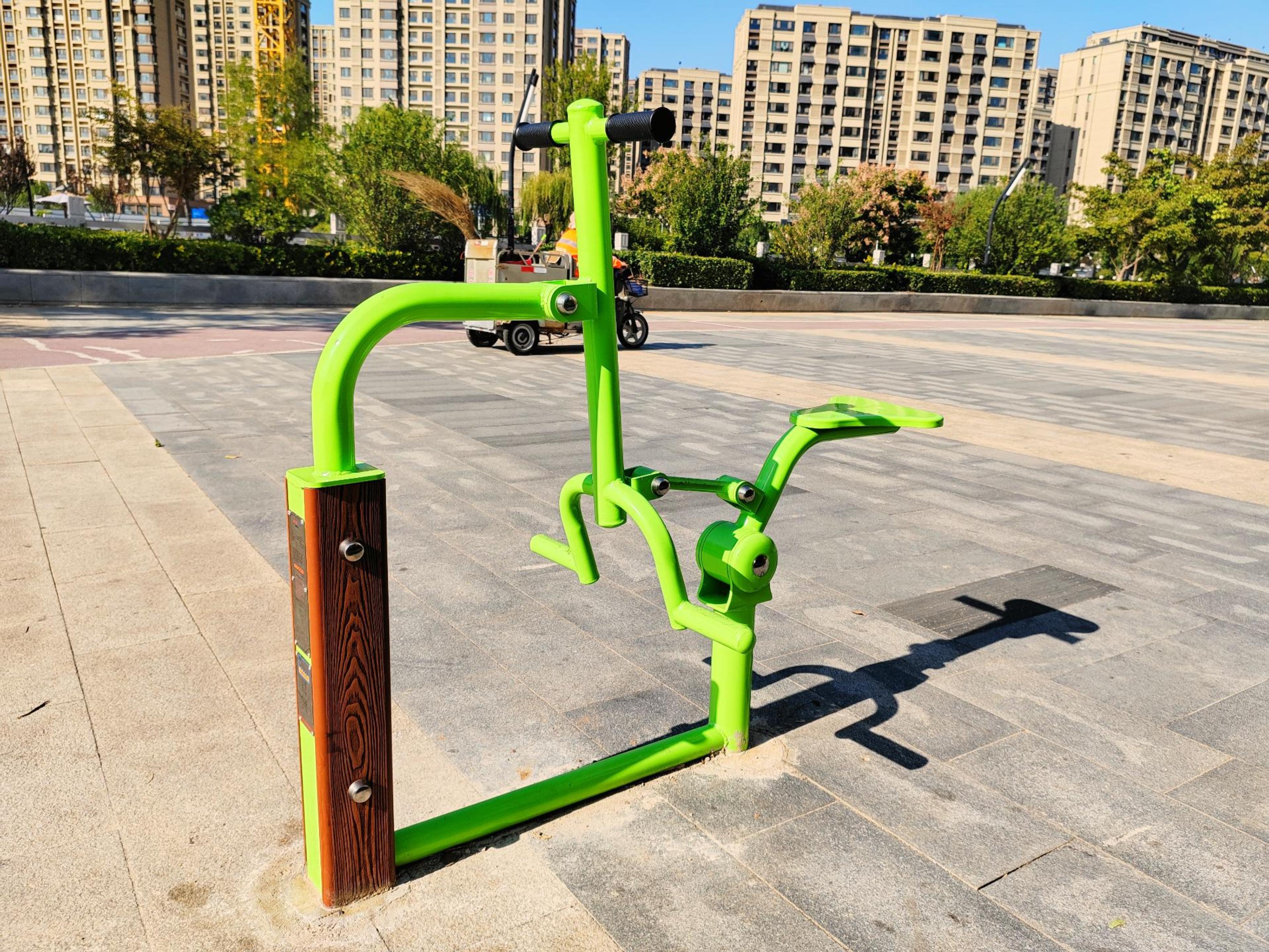 Outdoor fitness equipment