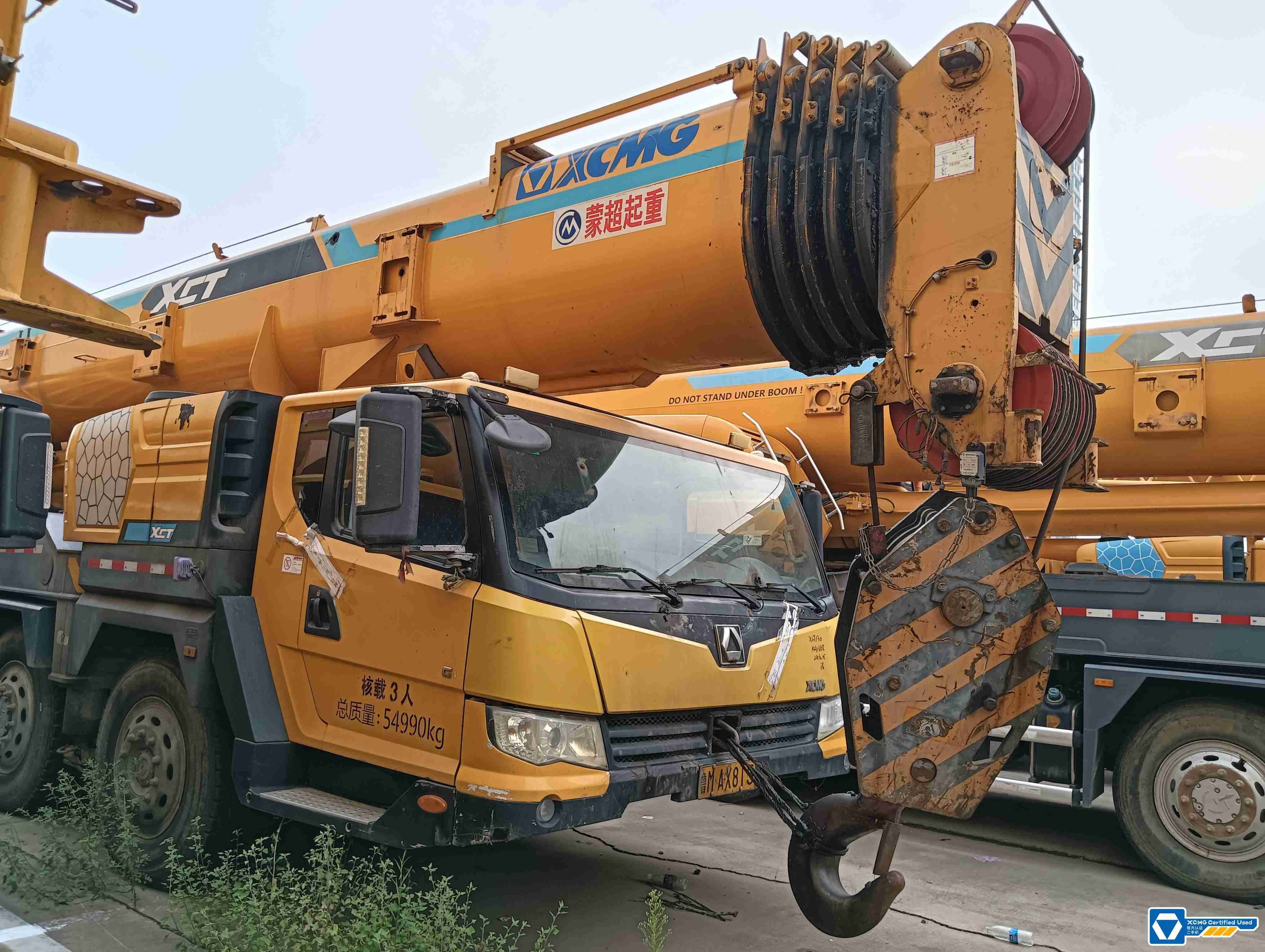 the front-left corner of the used truck crane-XCT130KA
