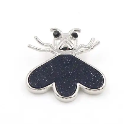 Natural Crystal Little Bee Pendant: A Stylish and Feminine Jewelry Accessory in Pine Stone