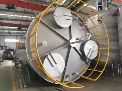 Large capacity storage tanks