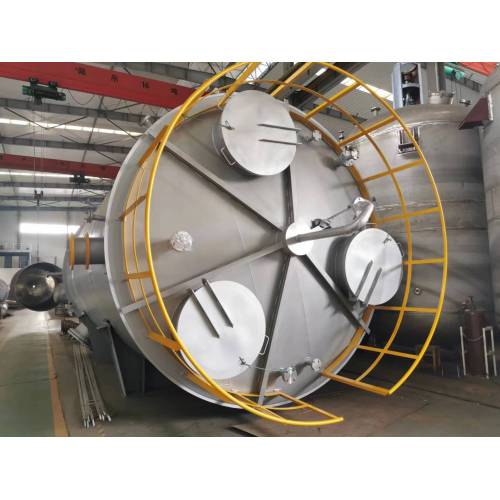 Large capacity storage tanks