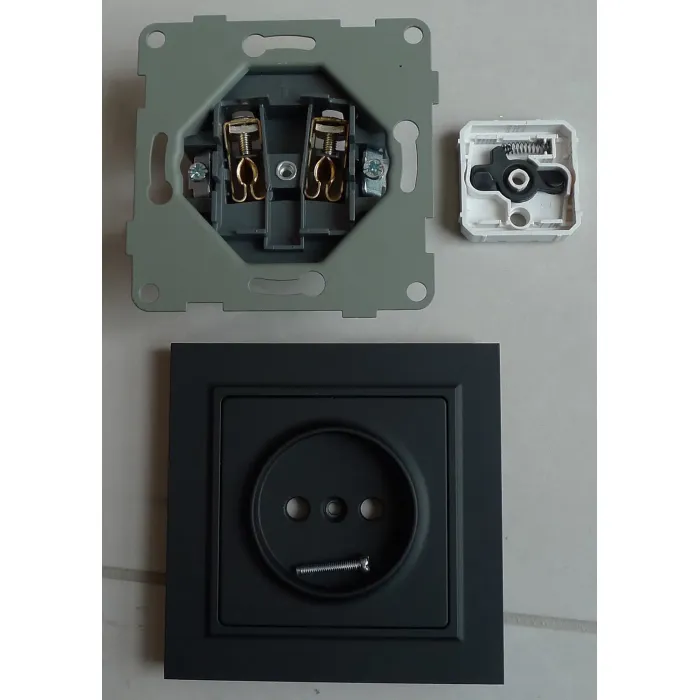 10A Soket Rusia Tanpa Mekanisme Grounding Putih