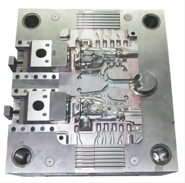 Kunststoffspritzgussform für transparente Turnbox