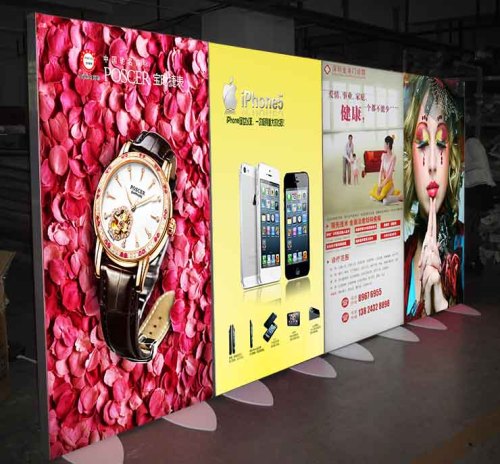 Iklan gambar bingkai kain LED Light Box dengan berdiri bebas