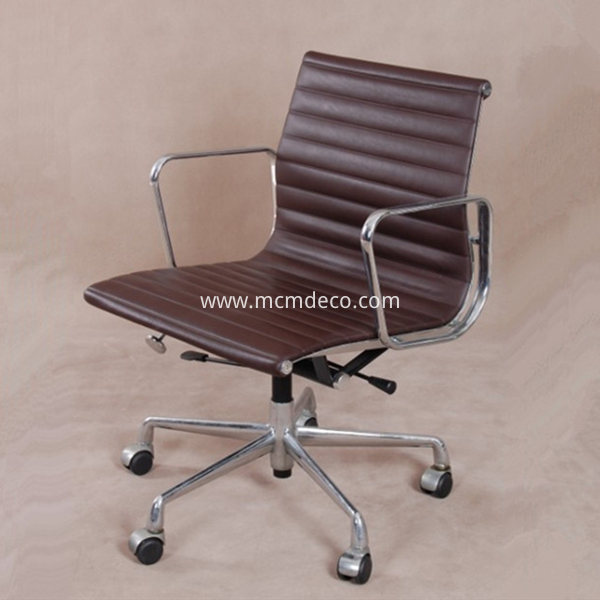 Charles & Ray Eames Aluminum Group Chair