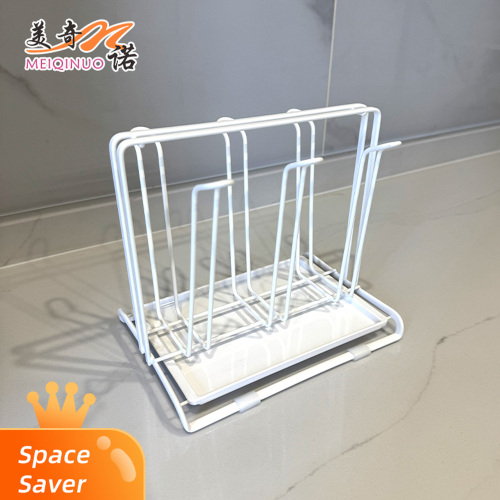 Étagère de comptoir de cuisine avec six porte-gobelets blancs