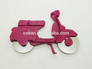 YangJiang factory stainless steel bicycle pizza cutter with plastic handle