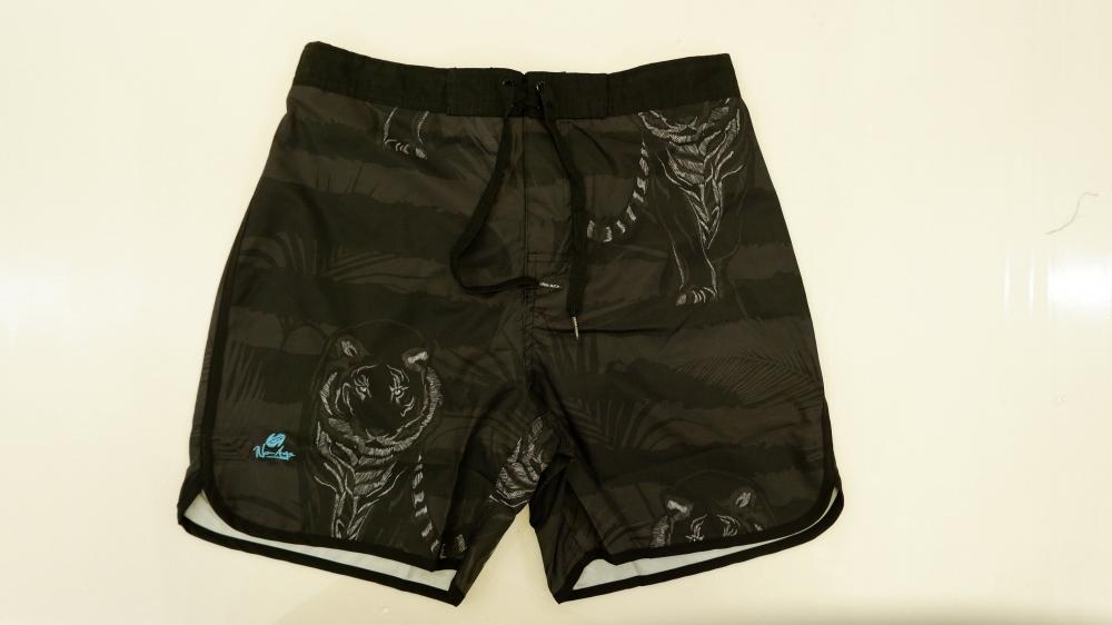 Shorts de praia masculinos listrados com estampa de tigre