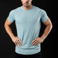 Las camisetas para hombres al aire libre están disponibles en varios colores
